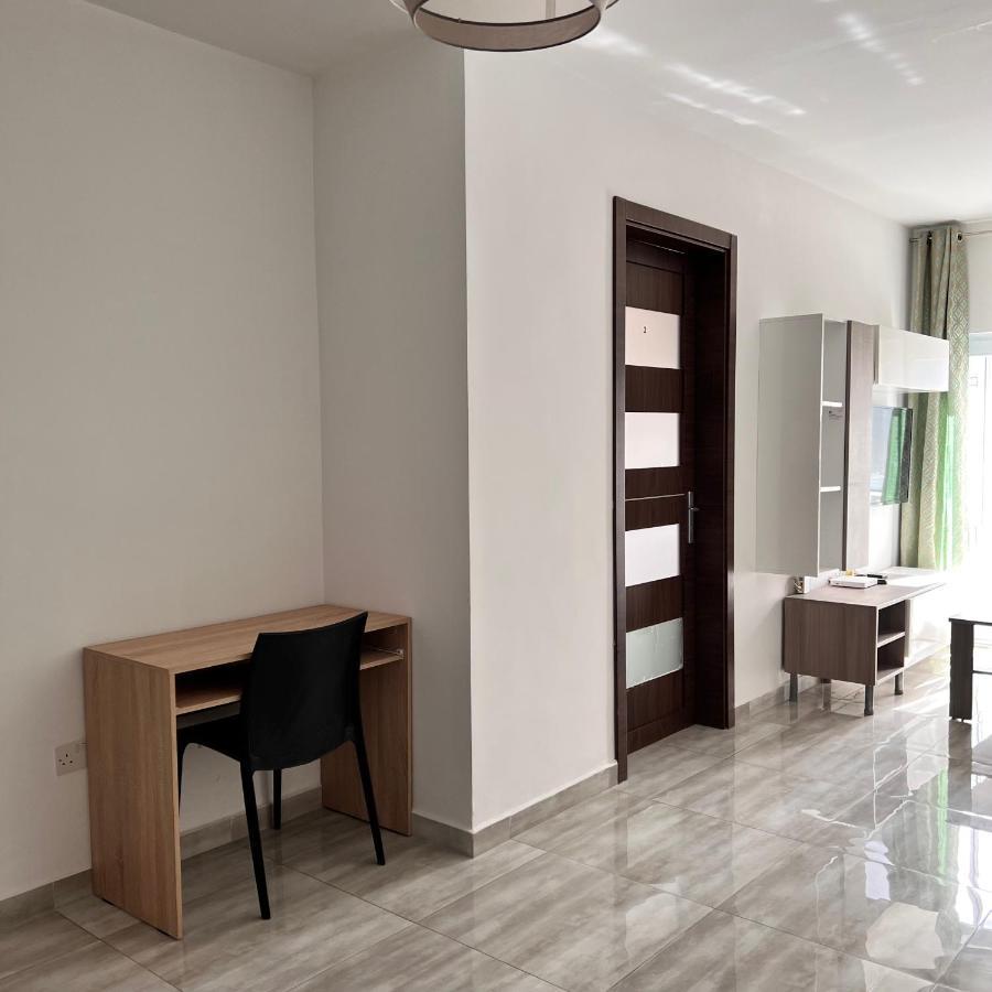 F5 Room 1, Private Double Room With Private Bathroom And Balcony In Shared Flat مسيدا المظهر الخارجي الصورة