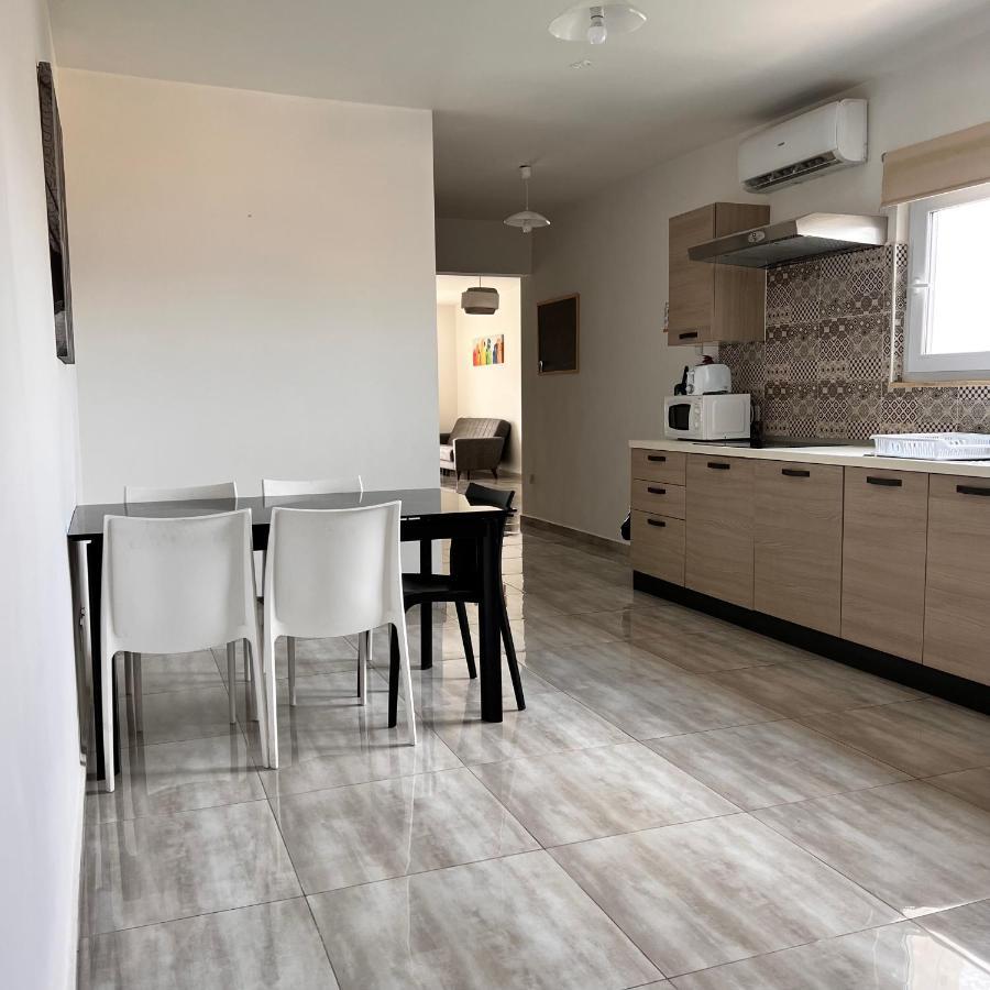 F5 Room 1, Private Double Room With Private Bathroom And Balcony In Shared Flat مسيدا المظهر الخارجي الصورة