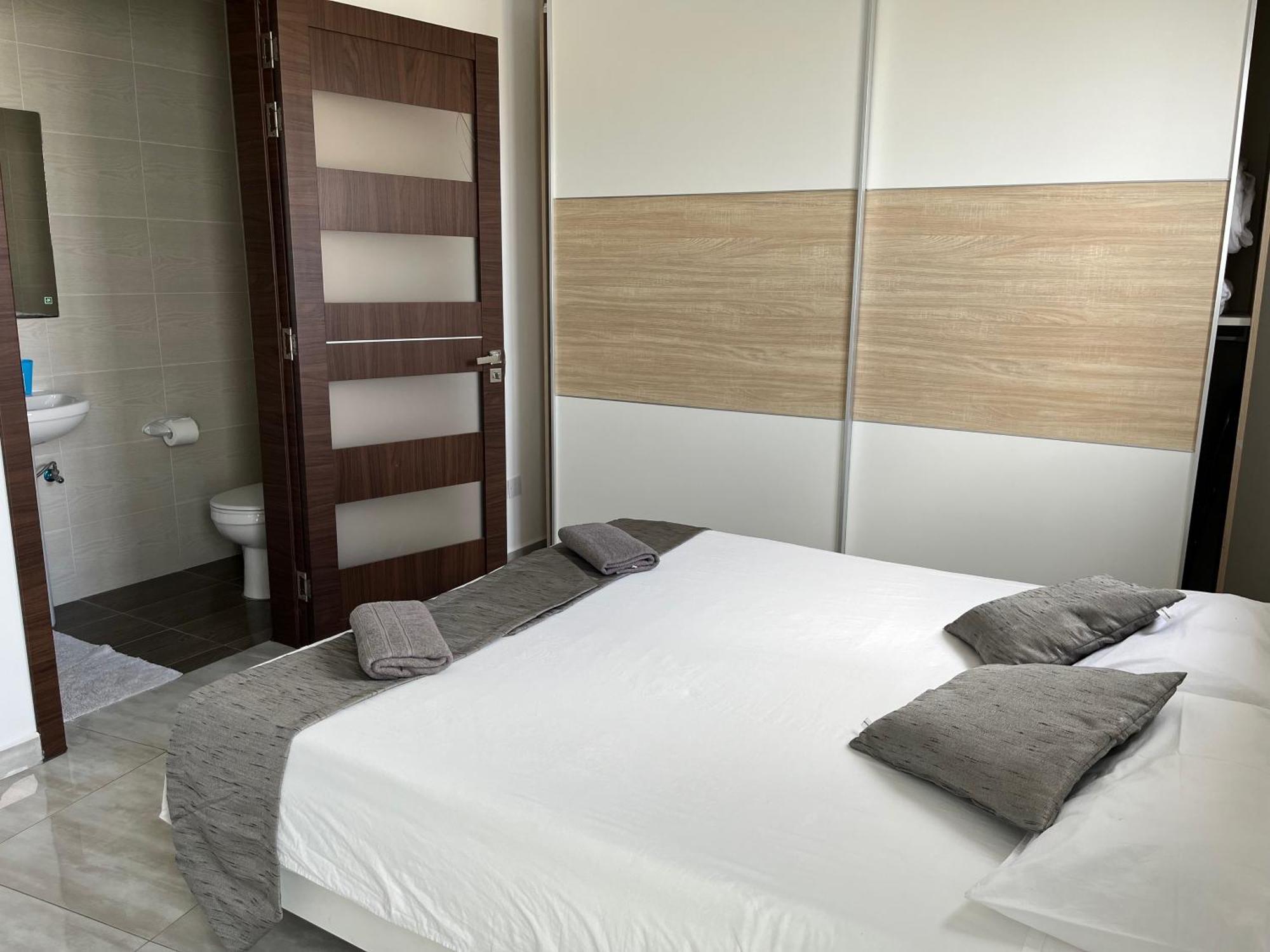 F5 Room 1, Private Double Room With Private Bathroom And Balcony In Shared Flat مسيدا المظهر الخارجي الصورة